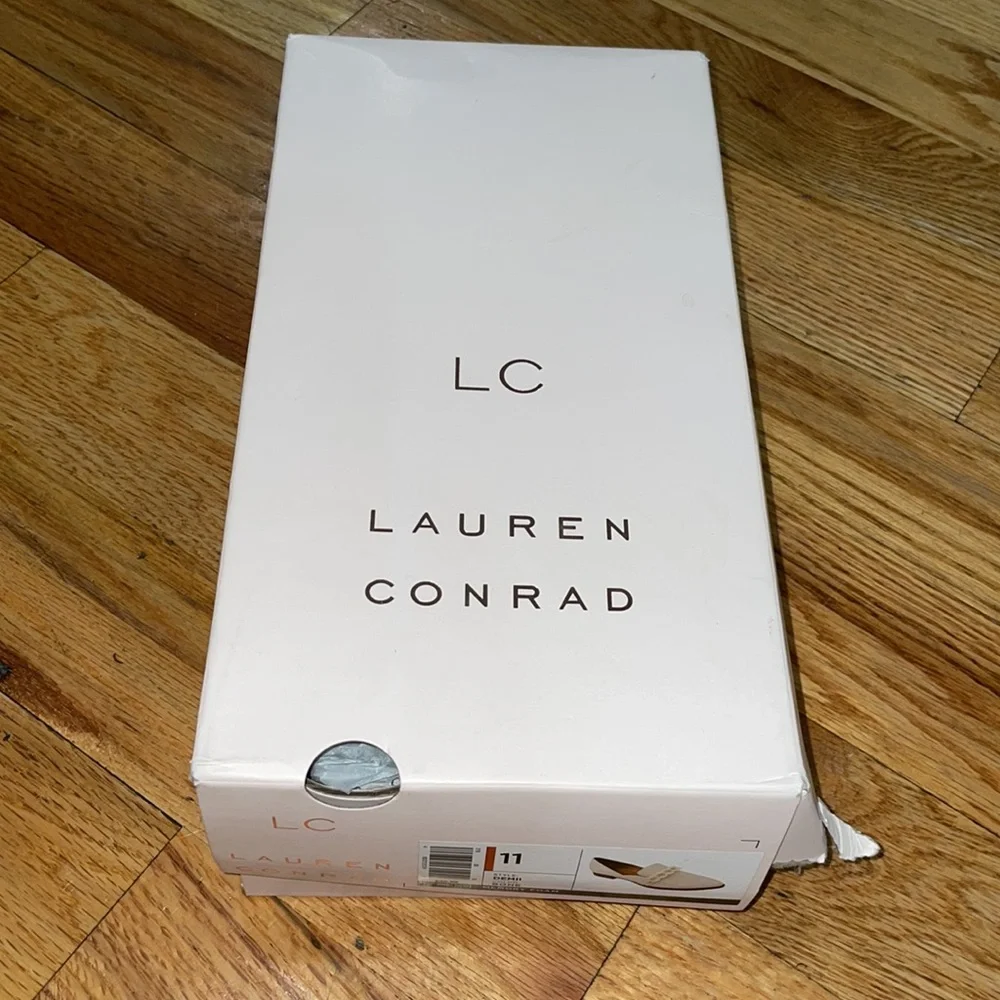 LC Lauren Conrad Cream Patent Leather Loafers with Chain Detail DEMII sz 11